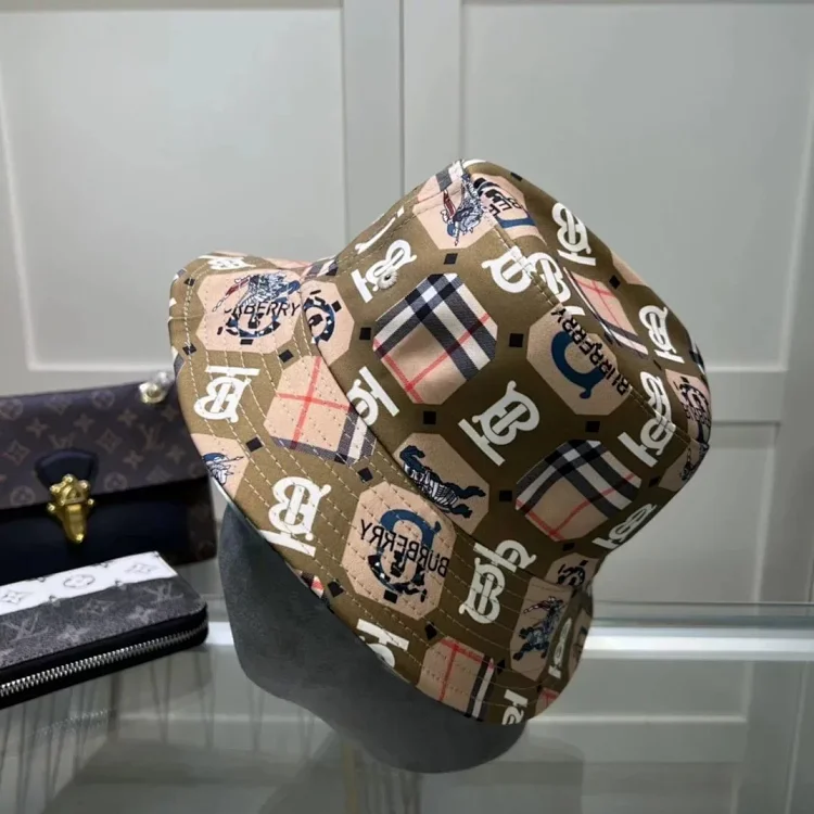 CAPS DENIM TEARS & MONCLER BEANIE