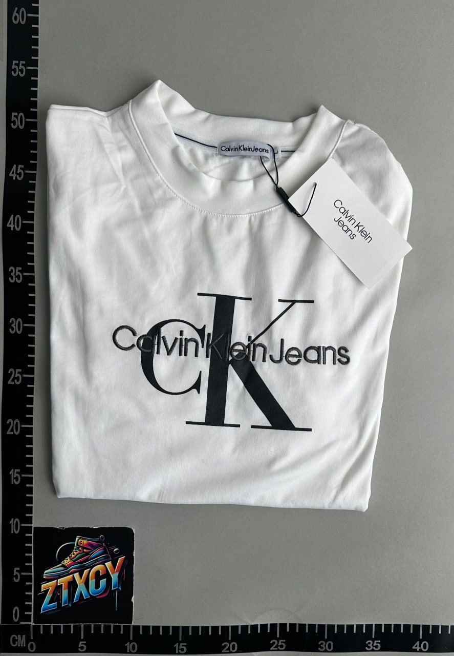 CK  T-shirt