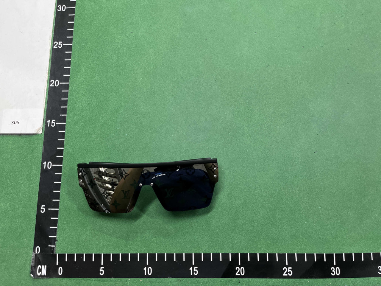 Louis Vuitton Gucci Burberry Prada sunglasses (20+)