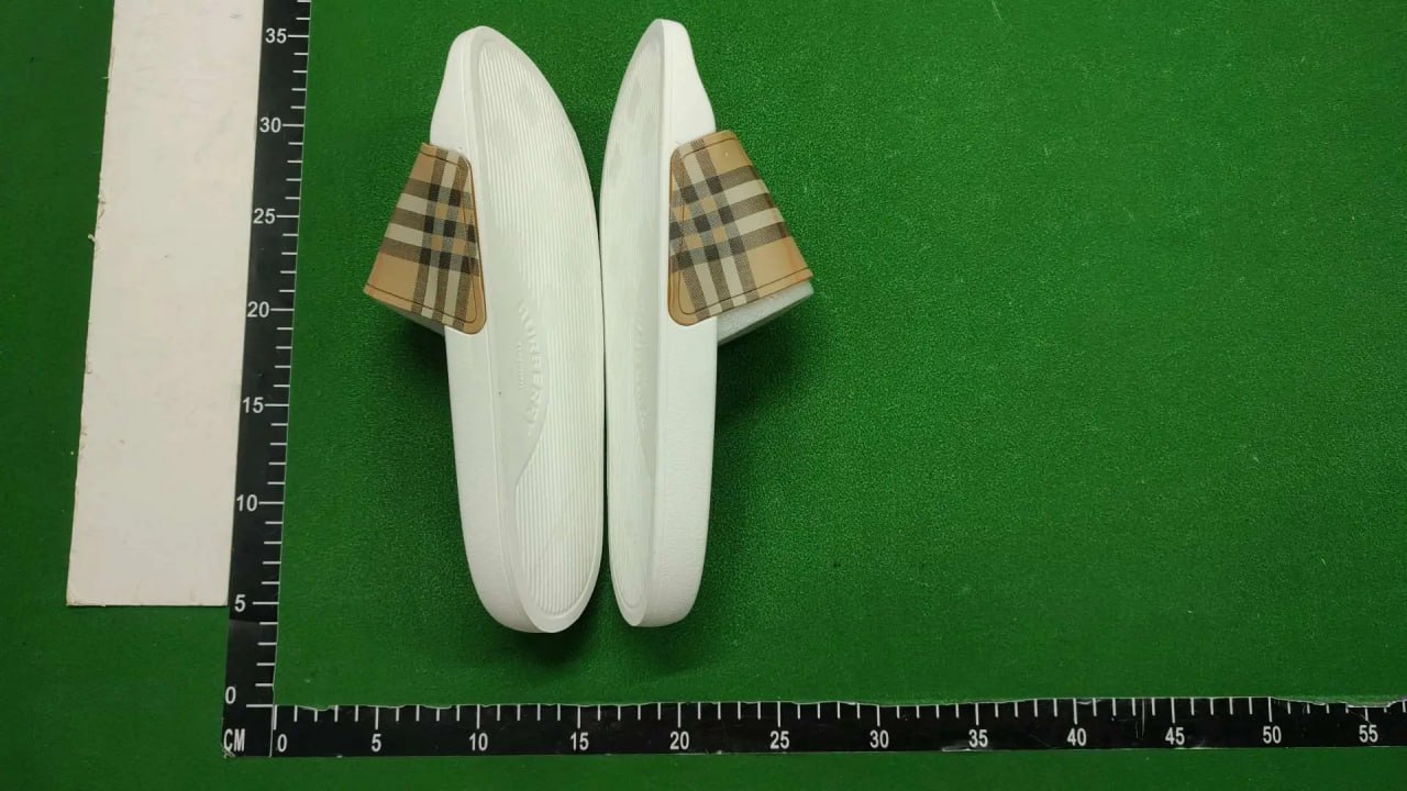 Burberry slippers
