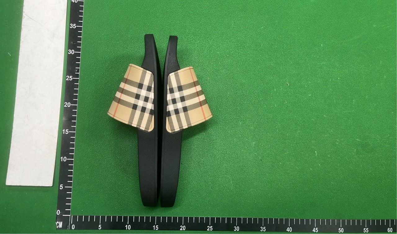 Burberry slippers