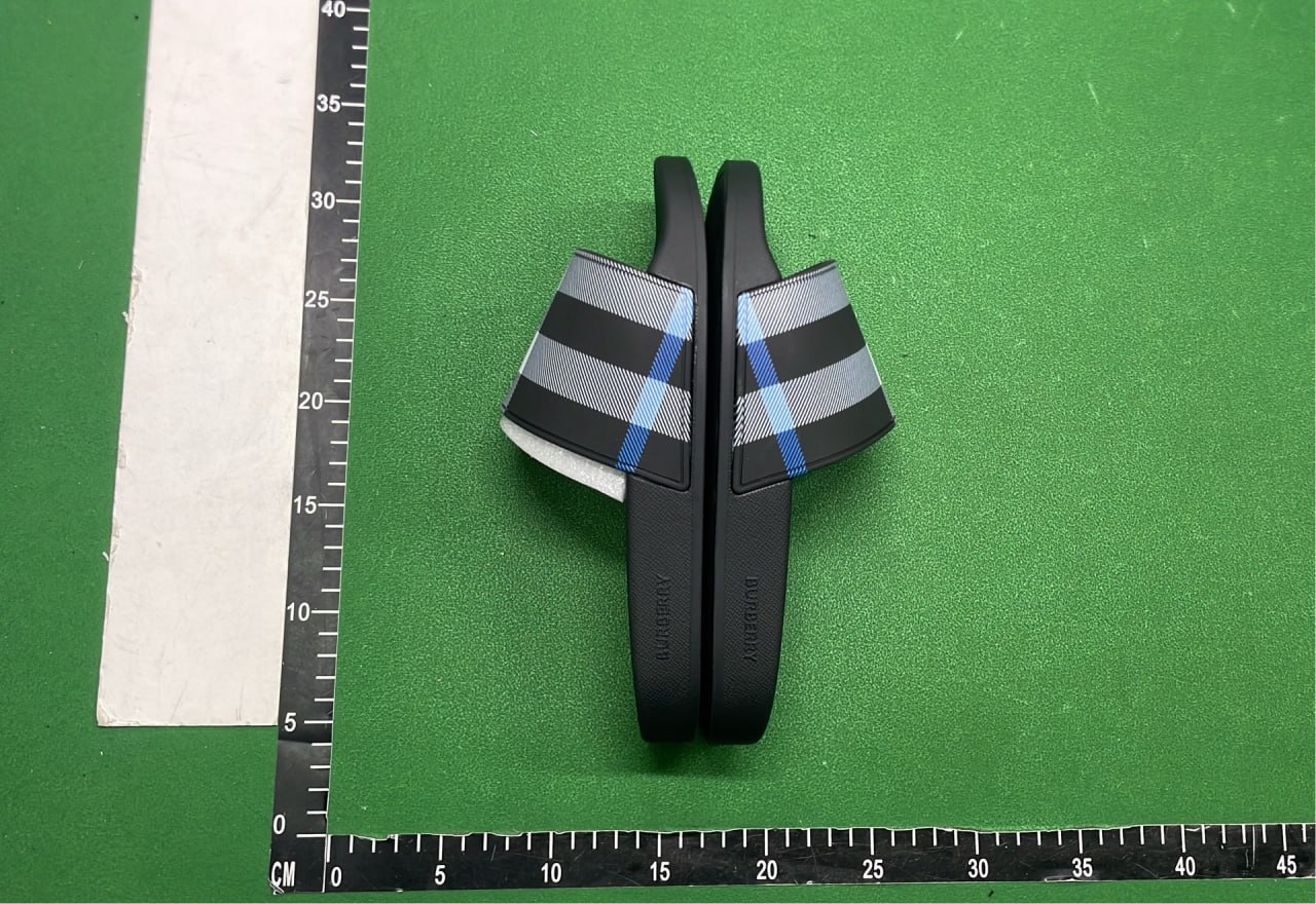 Burberry slippers