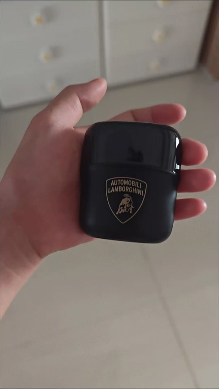 Lamborghini co-branded razor
