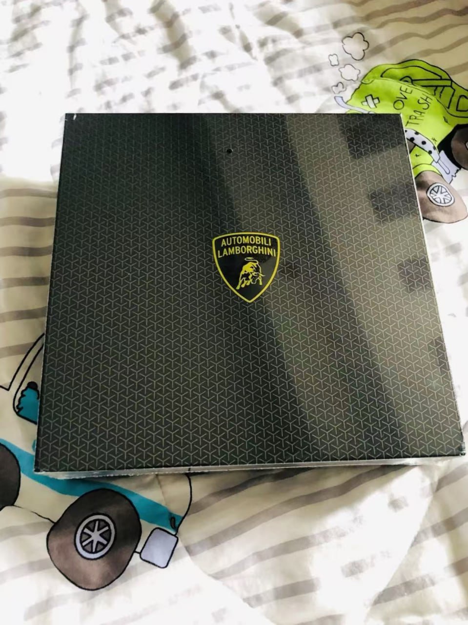 Lamborghini co-branded razor