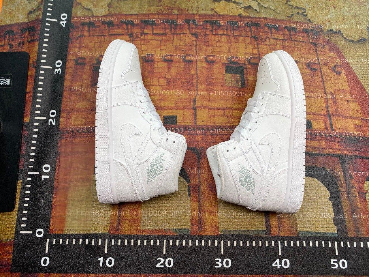 NIKE AIR JORDAN 1 MID