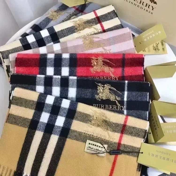  Burberry  Scarf（8st
