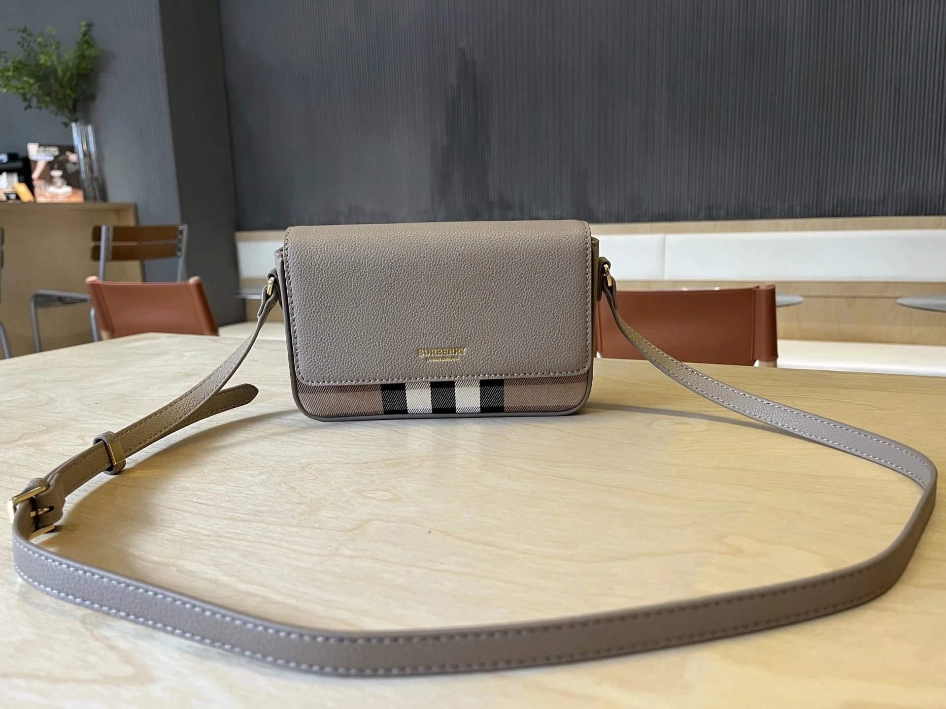 Kelly Burberry New Commuter French Underarm Tote