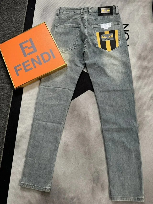 Fendi Classic and versatile comfortable jeans