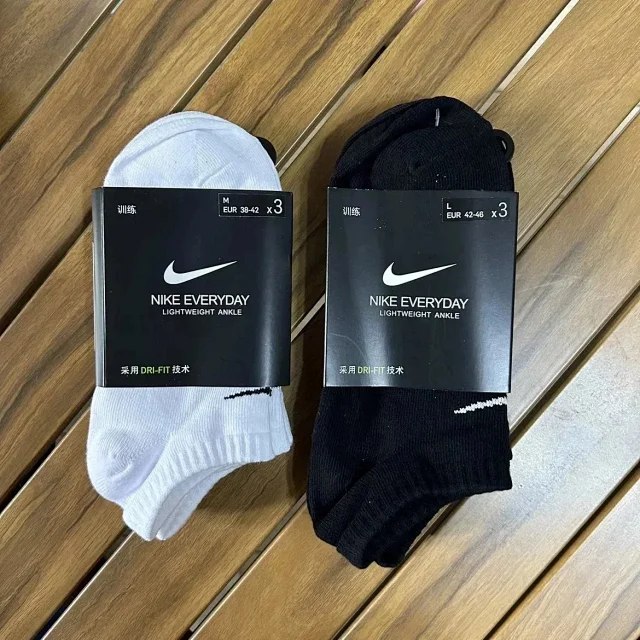 Nike Solid color breathable socks（3 pairs of socks per order）