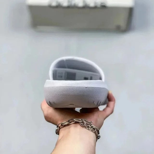 Adidas ultra soft casual comfortable beach slippers（5 CP）