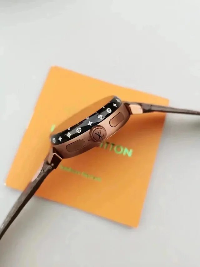 Louis Vuitton LV Fashionable and comfortable watch（3 CP)