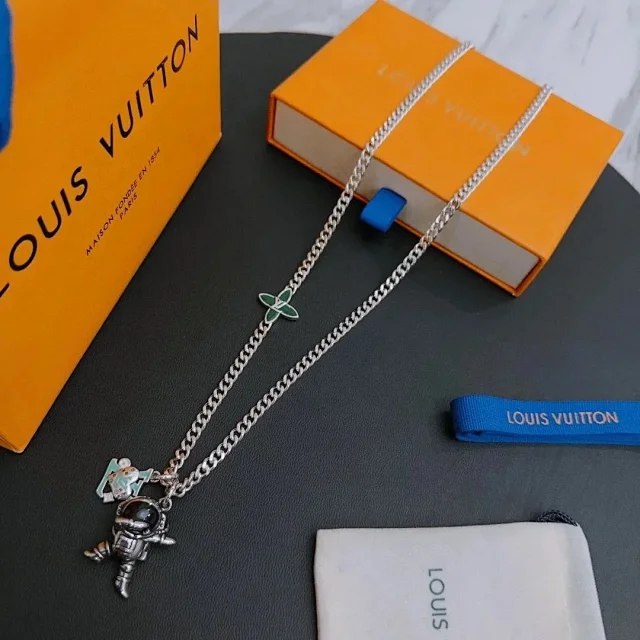  Louis Vuitton LV Fashionable and light luxury clavicle necklace with various designs（40 styles)