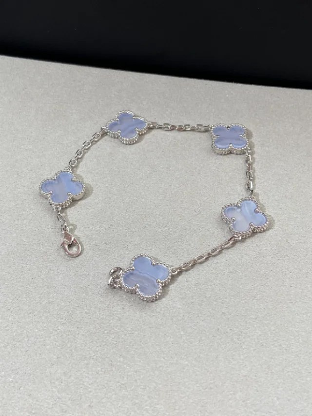 Van Cleef & Arpels VCA  New four-leaf clover bracelet（35 styles)
